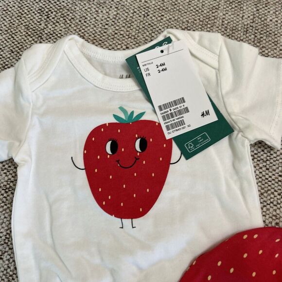 H&M Girl Infant Set Strawberries Size 2-4 Months  NEW - Picture 4 of 6